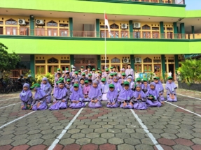 Gedung Alihya dan Siswa